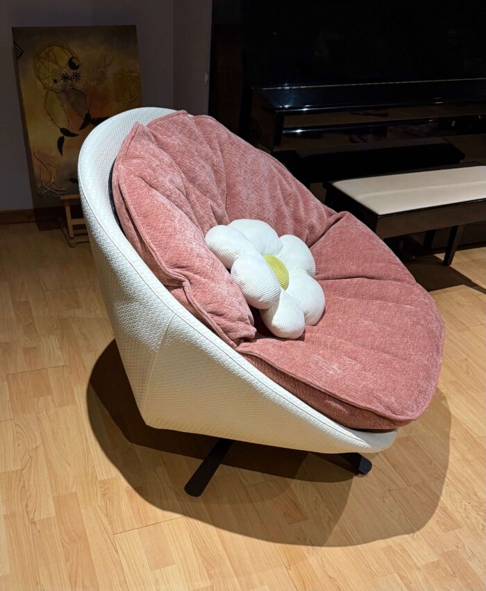 IMG_3445 Fauteuil flower design – Image 1